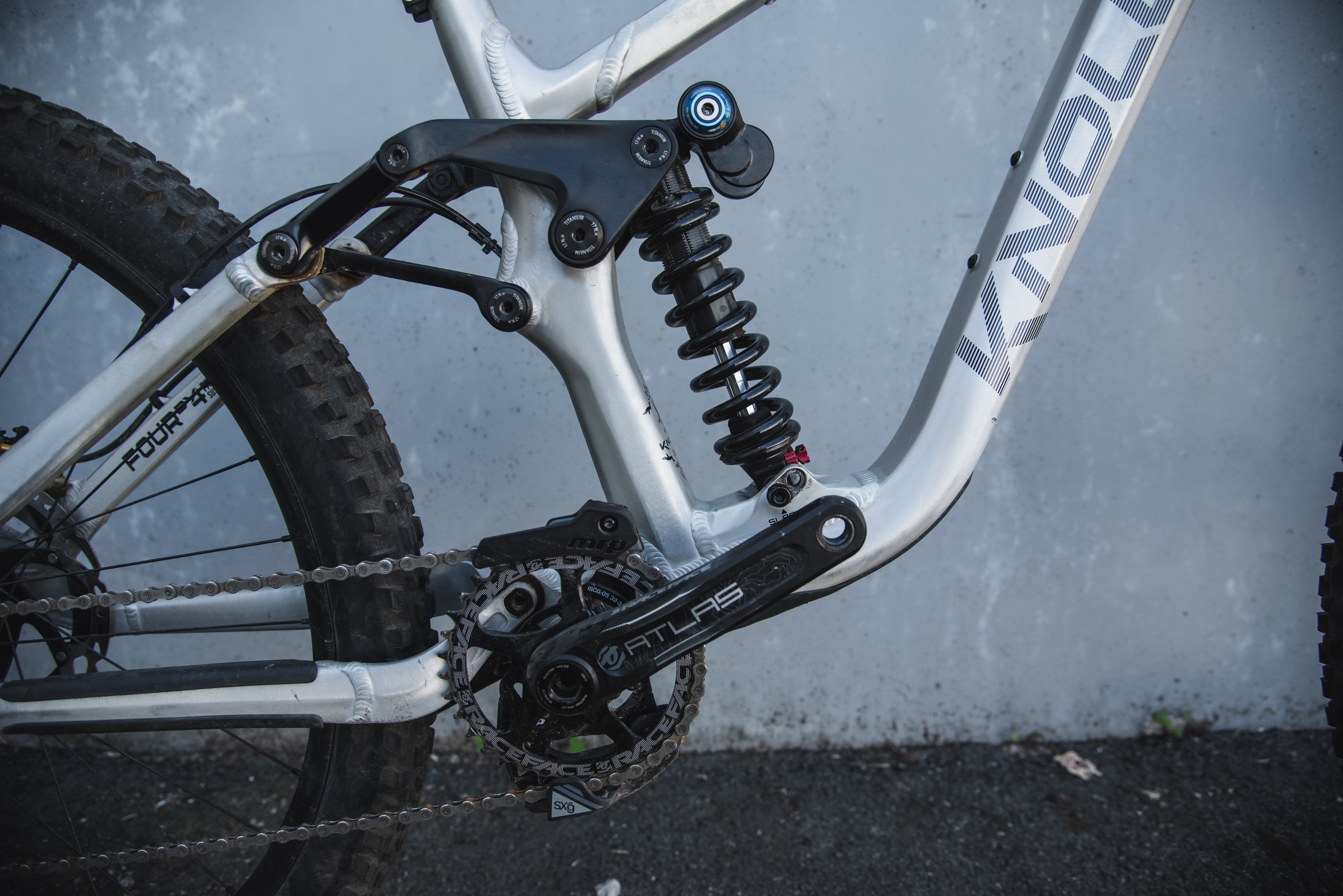 Delirium S3 | Shimano Saint Complete | Raw