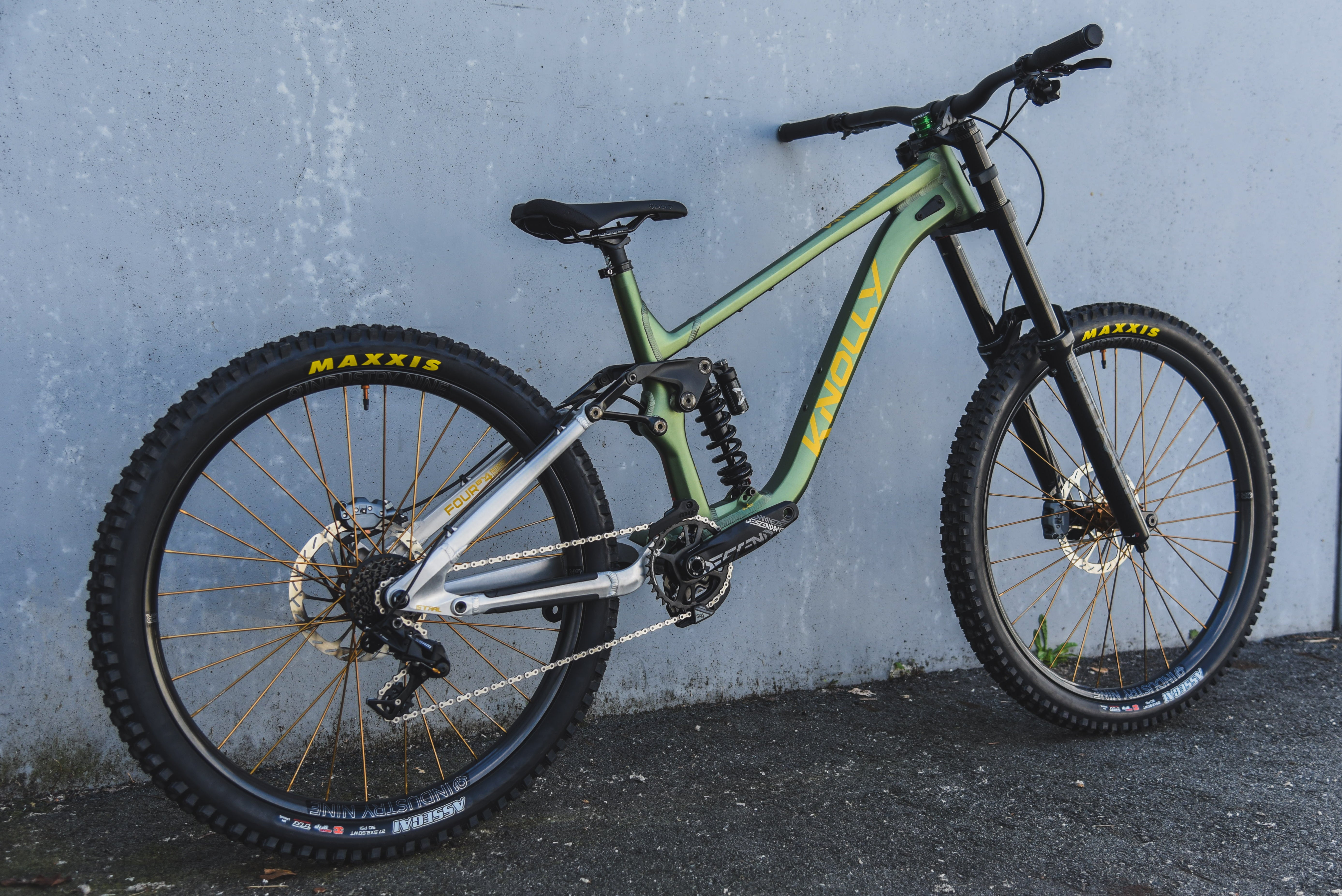 Delirium S4 | GXDH Custom | Ano Green