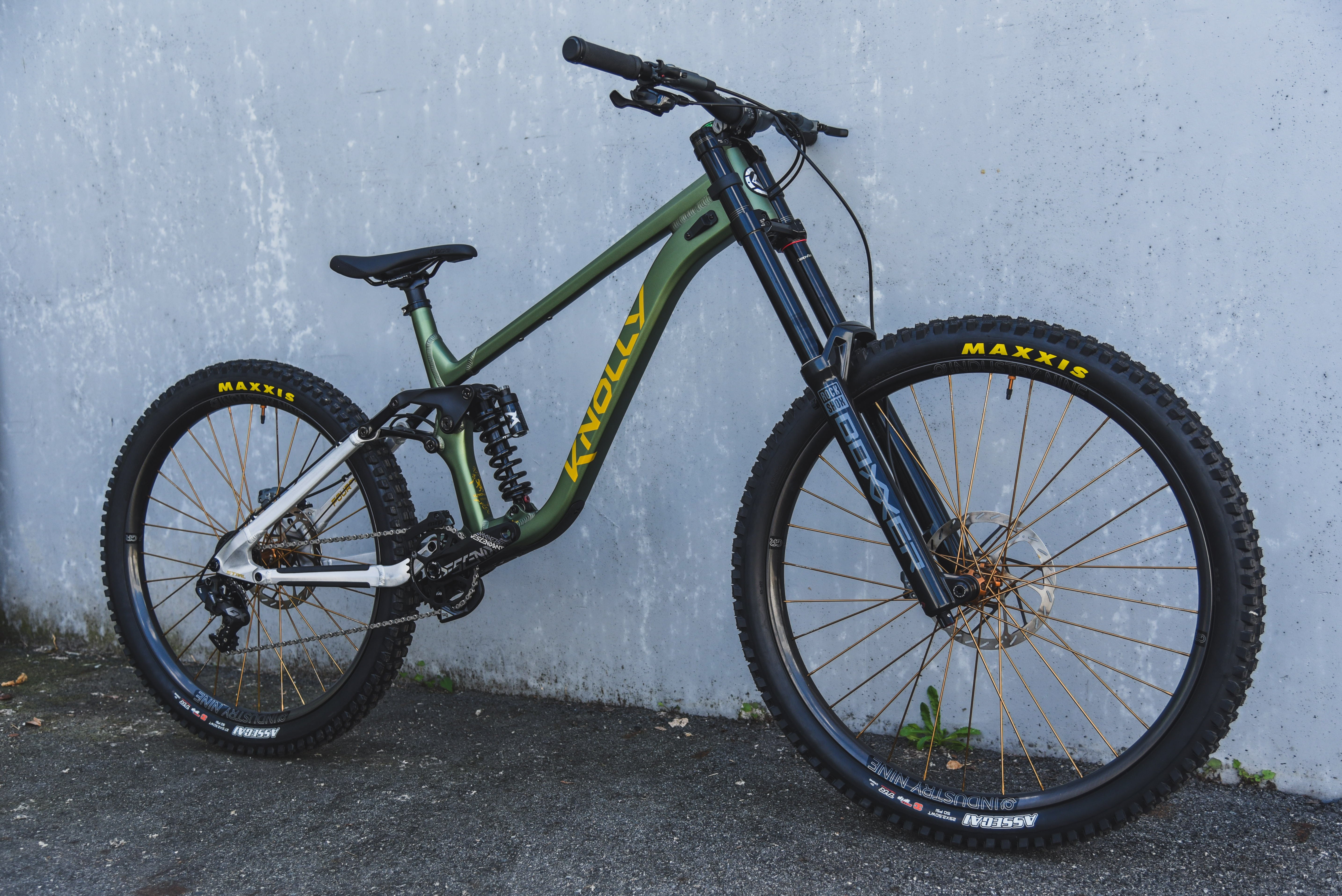 Delirium S4 | GXDH Custom  | Ano Green